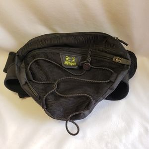 AMPHIPOD Black Fanny Pack